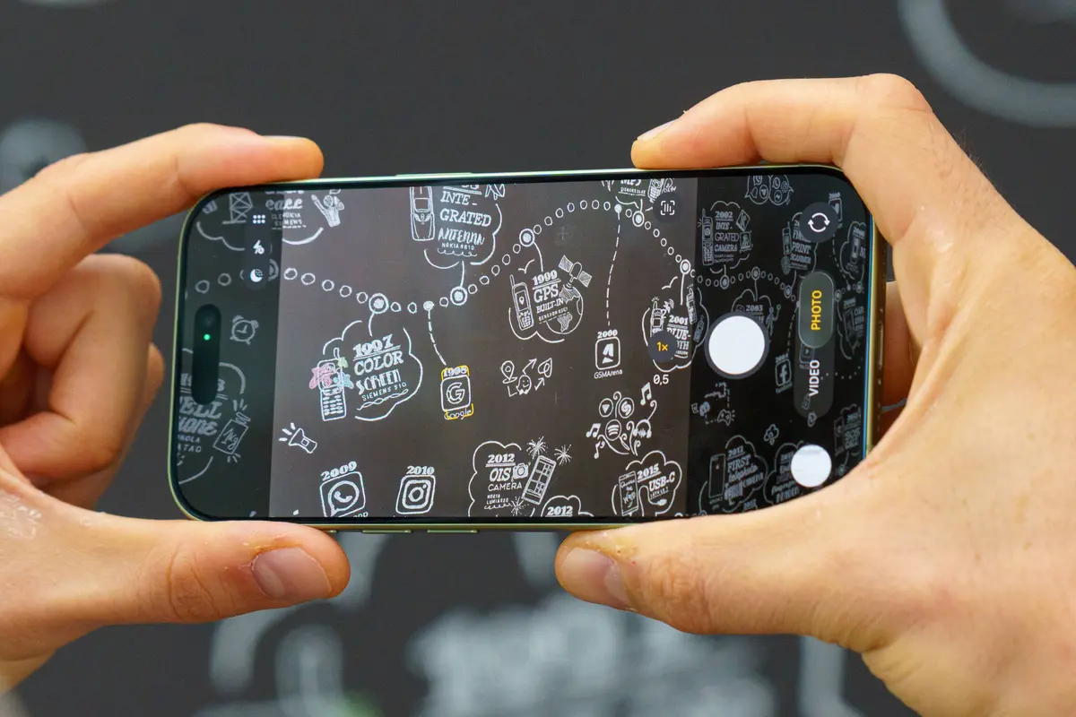 Europe Smartphone Market Q4 2025 Apple Leads with 33% Share