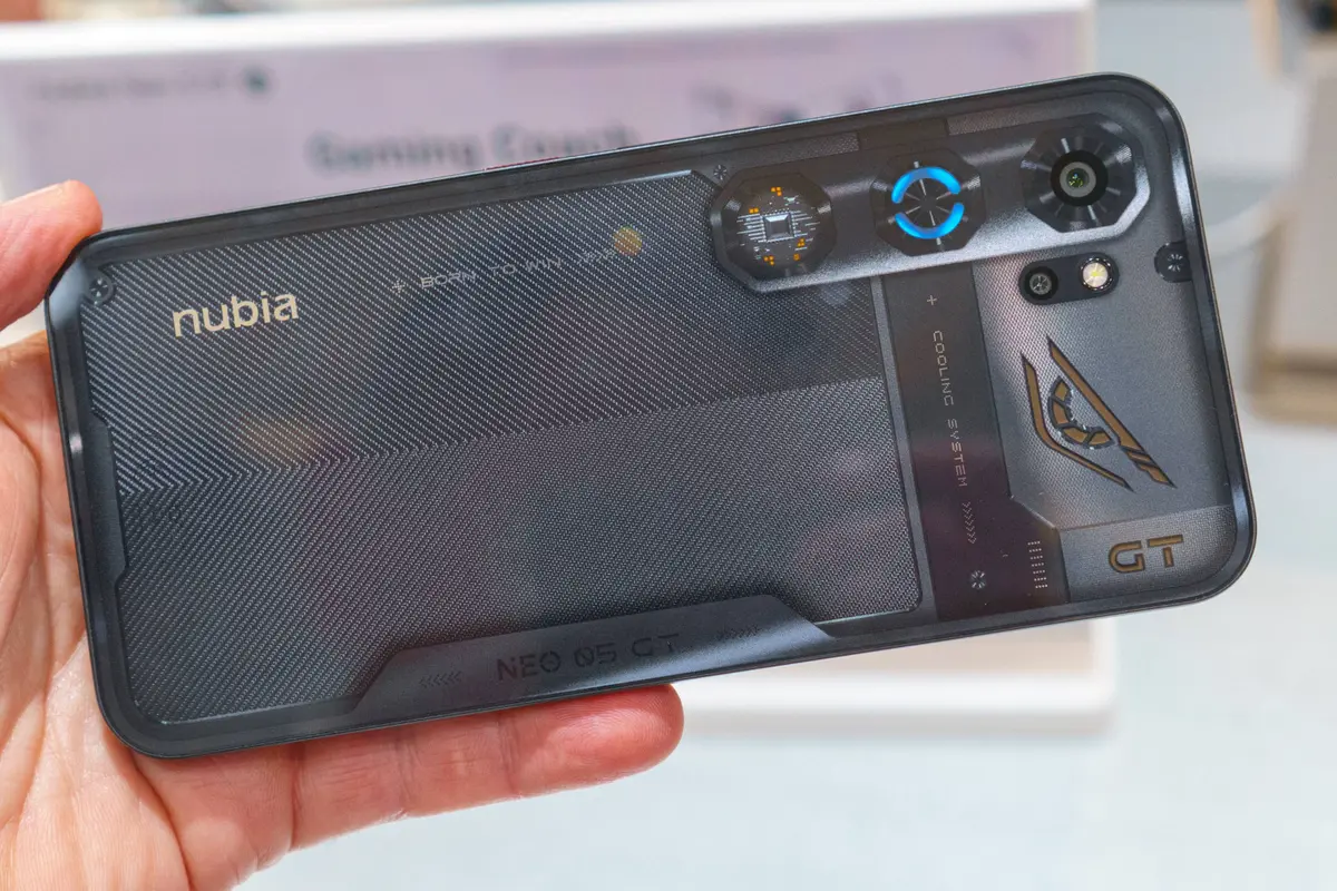 nubia Neo 5 GT Hands-On: Smartphone Gaming com Cooler e RGB por 400 €
