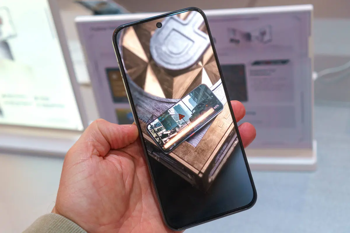 O nubia Neo 5 GT possui uma tela OLED de 6,8 polegadas e 144Hz