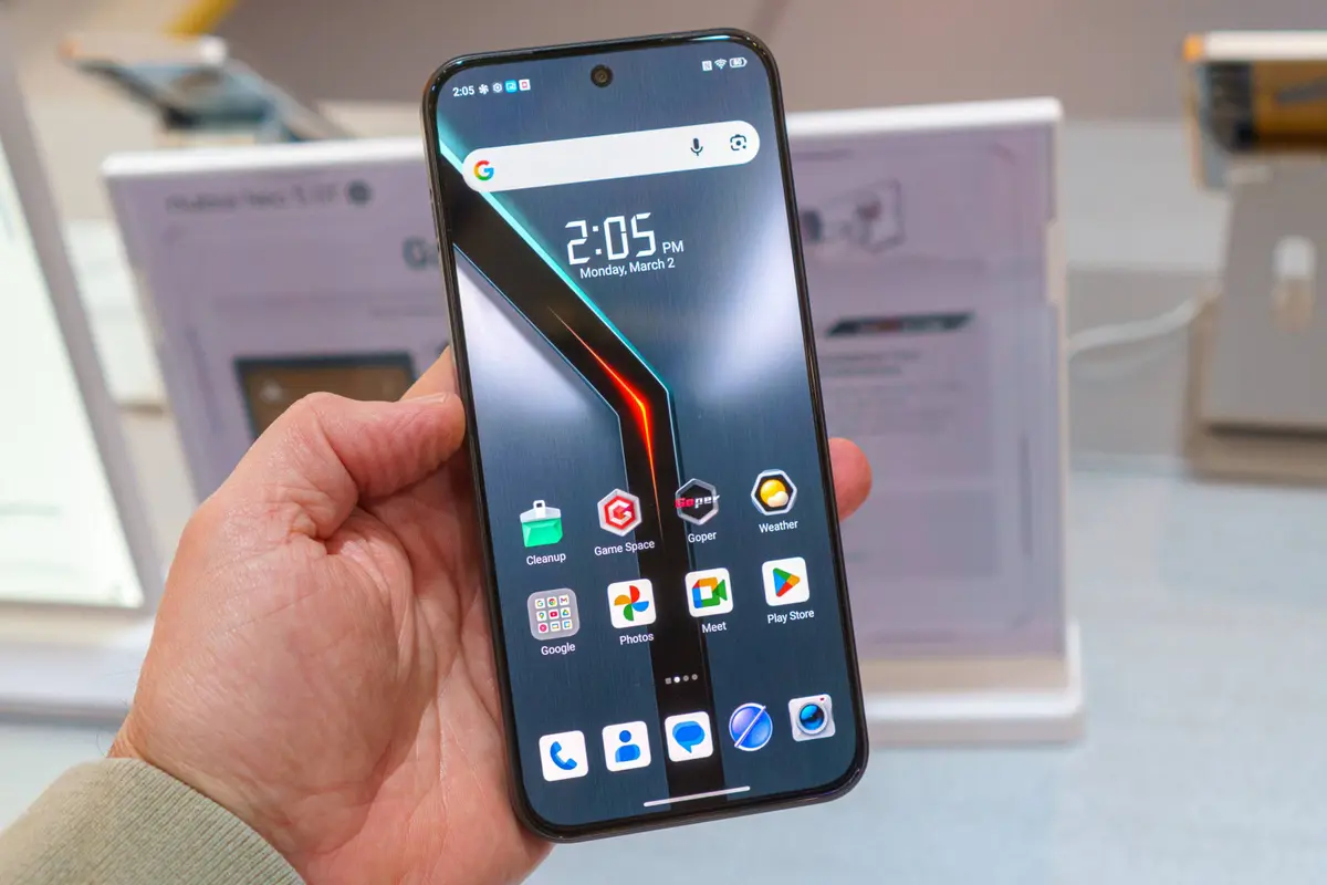 O nubia Neo 5 GT possui uma tela OLED de 6,8 polegadas e 144Hz